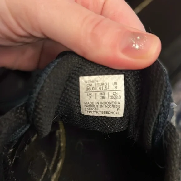 Mens size 8 Asics tennis shoes well loved fair condition. - Picture 2 of 4